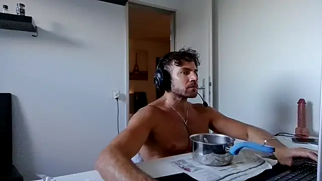 alpha-hunk online show from May 6, 5:35 pm