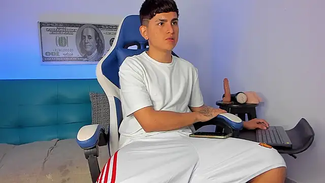 Lyam ap online show from March 22, 9:42 pm