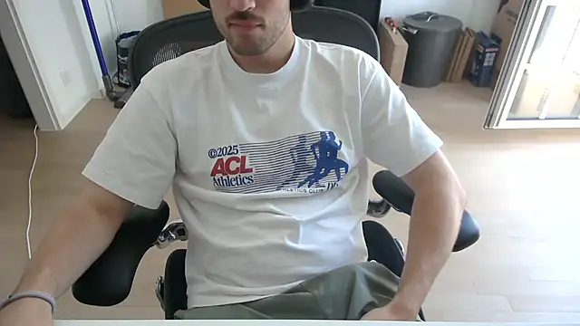 taallguyy 196 online show from June 24, 11:46 am