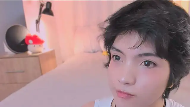 AllanYong18 online show from March 8, 11:47 am