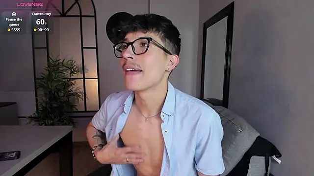 tim  fox online show from March 4, 11:39 am