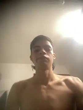 Latinos 2001 online show from March 17, 3:03 pm