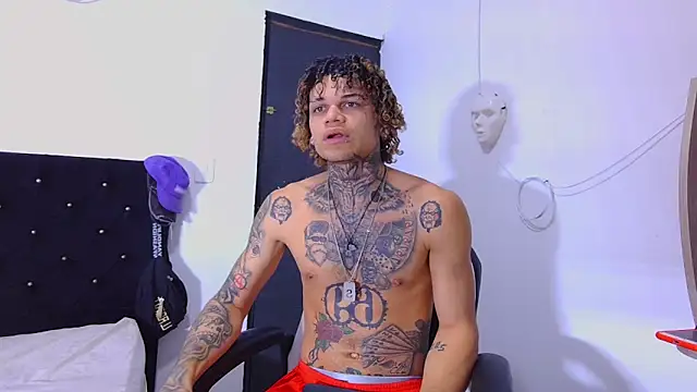 hot man05 online show from November 11, 10:15 pm