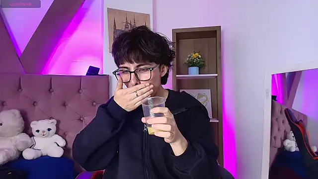 PepperTwink online show from March 25, 4:22 pm