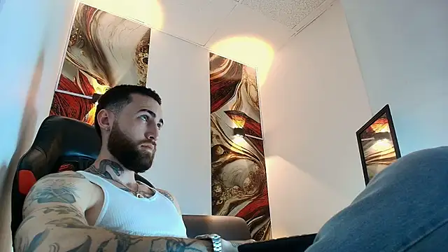 Luke davis01 online show from May 21, 1:15 pm