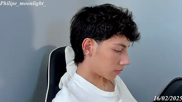 philipe moonlight  online show from February 16, 8:33 pm