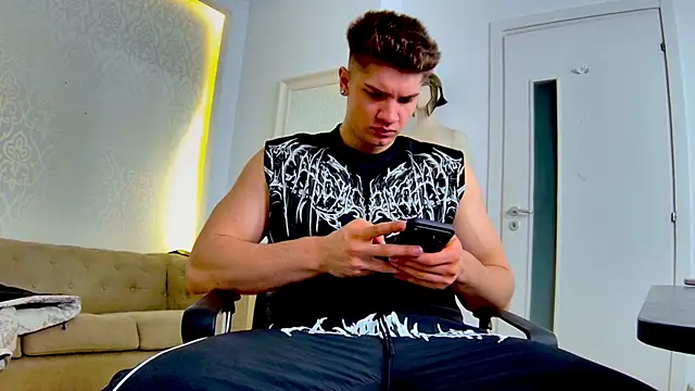 MaxKaiden online show from April 16, 4:12 am