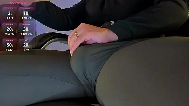 MxsterJohn online show from March 6, 4:09 am