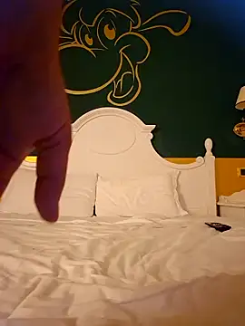 hotmalerobinson1 online show from March 28, 8:53 pm