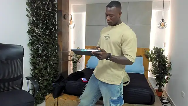 MarcusBlack  online show from April 8, 12:58 pm