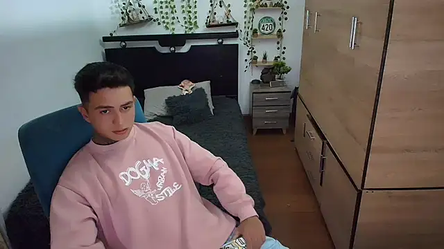 santii ss online show from May 30, 11:16 pm