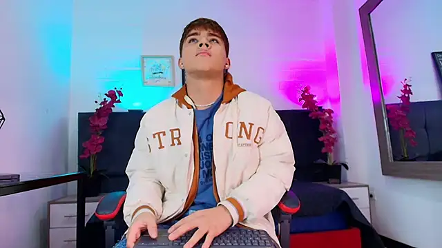 Lucass love online show from March 8, 1:37 pm