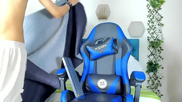  taylor black online show from November 4, 9:05 pm