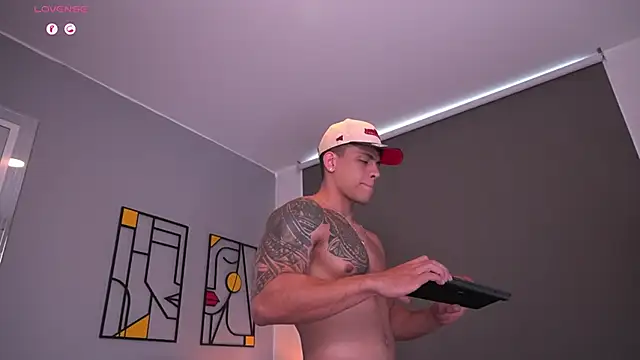 tyler muscle1 online show from November 26, 8:12 pm