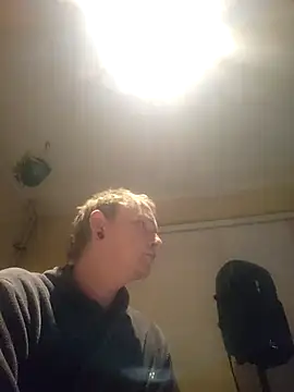 piercingpik online show from April 16, 9:39 pm