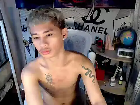 asianhardcock25 online show from April 18, 11:11 am