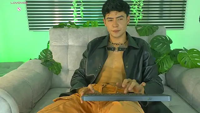 CamiiGuzmanX online show from June 18, 9:31 pm