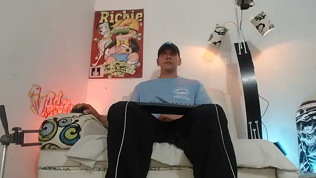 Thomasjons  online show from March 18, 2:14 am