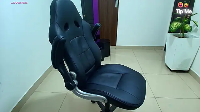 sebastian oconnor77 online show from April 16, 8:09 pm