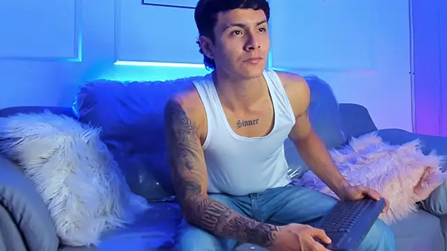 Leo santoro online show from March 3, 1:29 pm