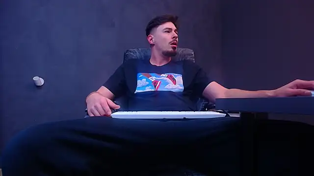 EnzoRace online show from February 17, 5:39 am