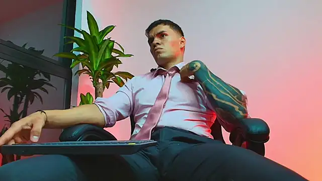 ALPHA DOMINUS  online show from March 18, 4:26 am