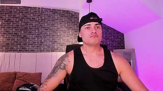 connorsmiith online show from March 13, 12:24 pm