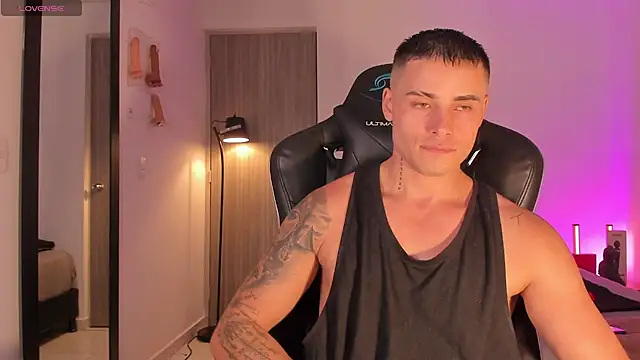 connorsmiith online show from July 8, 2:04 am