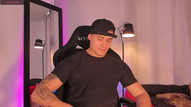 connorsmiith online show from June 22, 3:05 pm
