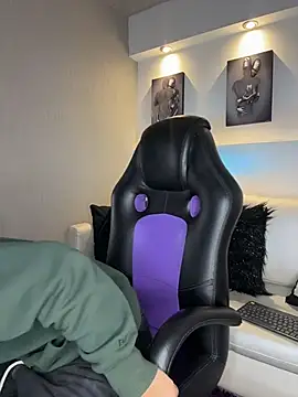 AdrianRinaldi online show from March 30, 8:10 pm