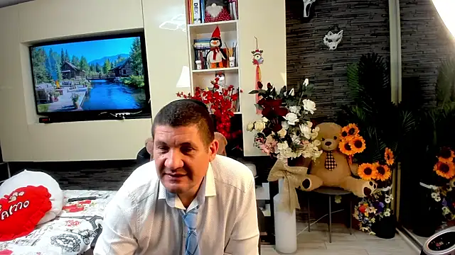 SpartacusDaddy48 online show from May 26, 1:45 am