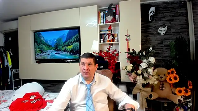 SpartacusDaddy48 online show from May 28, 5:38 am