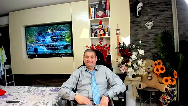 SpartacusDaddy48 online show from May 10, 11:39 pm