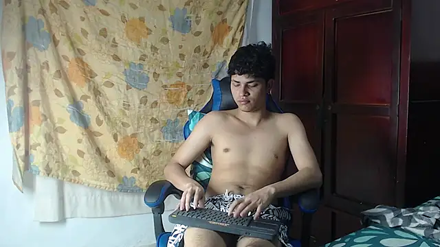 alice julls online show from May 28, 6:39 pm