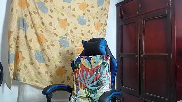alice julls online show from July 14, 7:31 pm