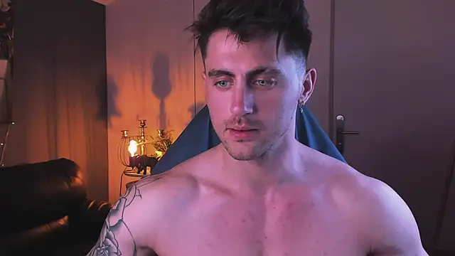 Oscar Miller  online show from October 5, 9:30 pm