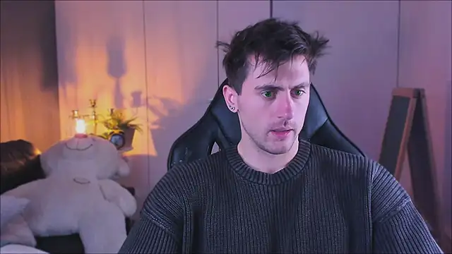 Oscar Miller  online show from November 8, 9:07 pm