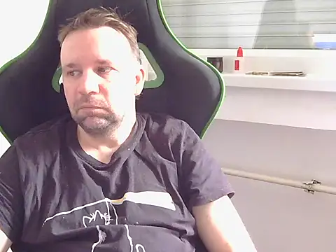 kristianss08 online show from April 14, 8:14 am