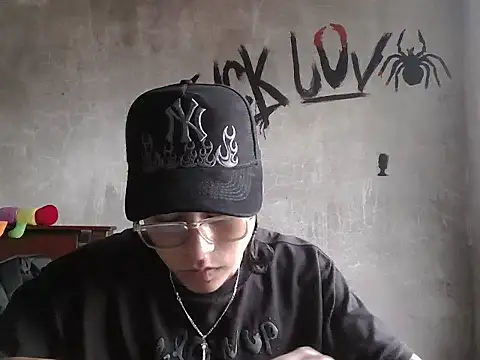 dirty model online show from March 16, 10:25 pm