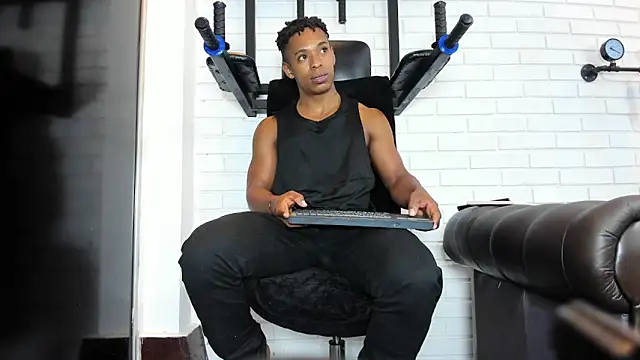 ItaloMoore online show from March 27, 1:01 pm