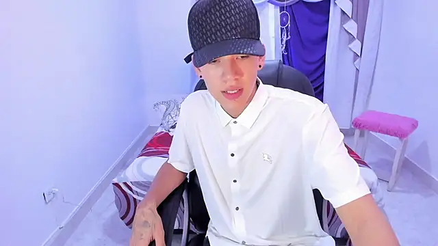 maxthomson boy online show from September 26, 10:40 pm