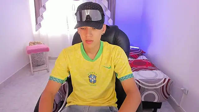 maxthomson boy online show from September 8, 7:02 pm