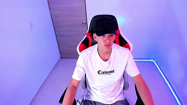 maxthomson boy online show from October 21, 3:42 am