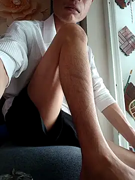 boyhi199x online show from November 5, 8:05 am