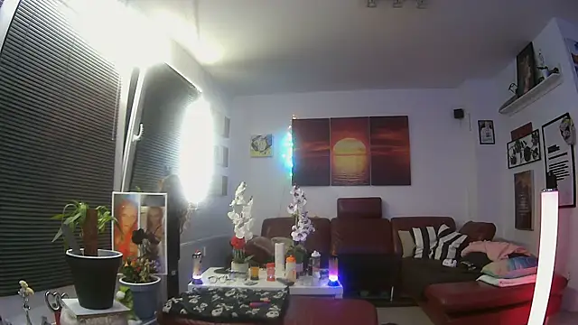 hellgirl1980 online show from October 28, 10:01 pm