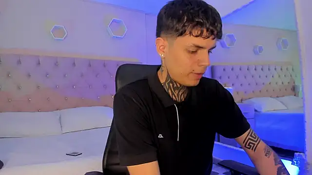 Declan-Fox online show from October 19, 4:50 am