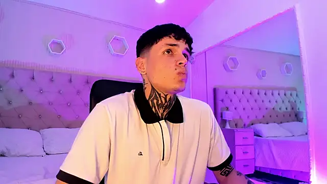 Declan-Fox online show from October 18, 4:39 am