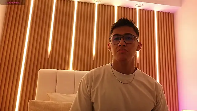 SalvadorFit online show from April 12, 8:21 pm