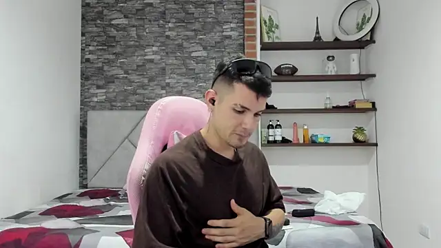 BooyHott  online show from March 7, 7:33 pm