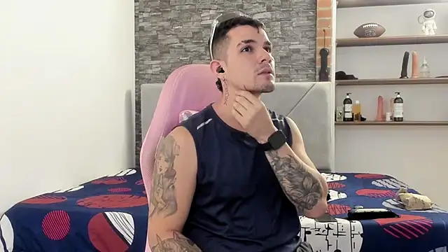 BooyHott  online show from March 11, 6:59 pm